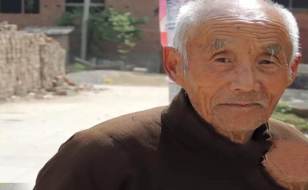 在爺爺剛死沒多久聽到了他的聲音