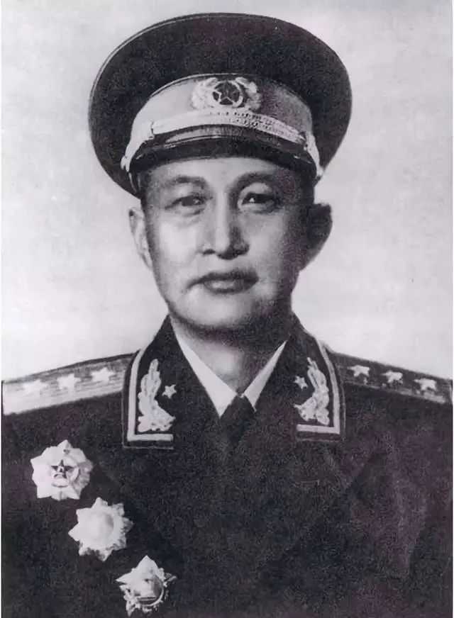 廣東軍區成立,司令員是元帥,四位副司令員都是誰
