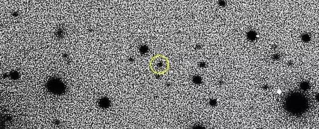 瘋狂小行星反方向繞著軌道運行,而且還逃過死亡的命運100萬年