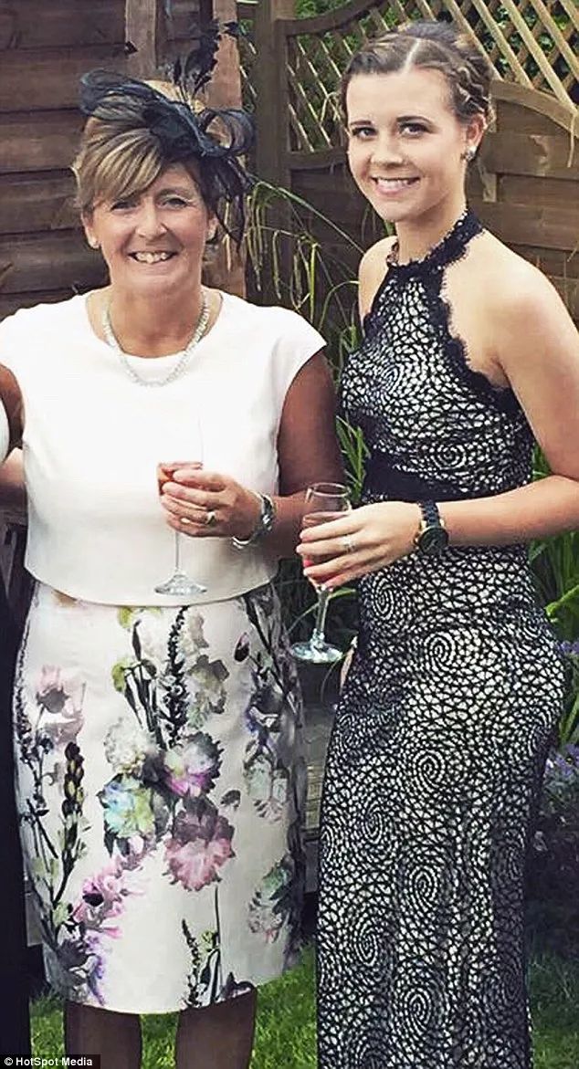 21歲苗條女子肚子劇烈疼痛才知道要生寶寶了!她:可是我月經(jīng)都有來