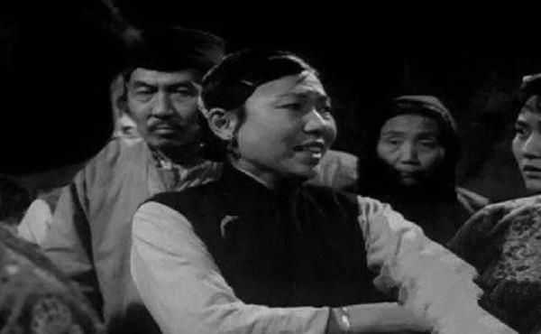 胡敏英:《英雄虎膽》里精明的女匪,少校軍銜,晚年為何喝農(nóng)藥?