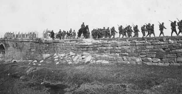 日軍最奇葩軍隊,看到路過的中國軍隊一槍不開,目送40萬人遠去!