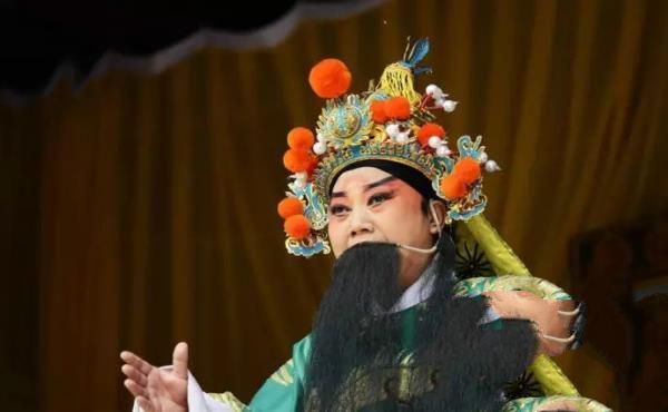 上大學的女生不要一個人在浴室洗澡