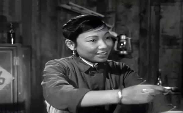 胡敏英:《英雄虎膽》里精明的女匪,少校軍銜,晚年為何喝農(nóng)藥?