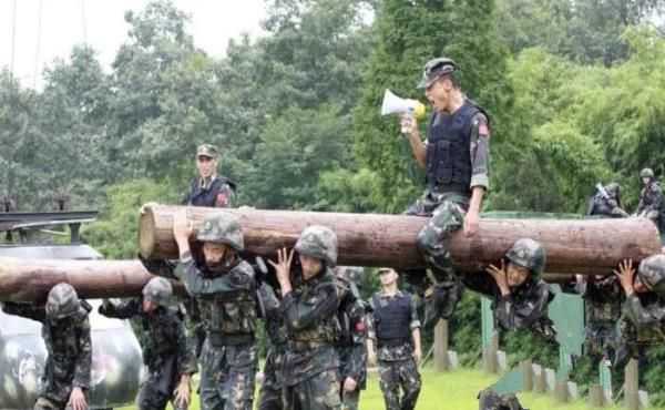 軍隊為何要把2念“兩”,7念“拐”,9念“勾”?有三個原因