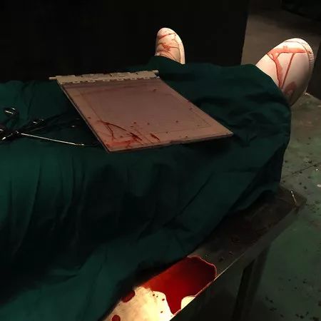 首爾樂天世界鬼屋“廢?！遍_學(xué)啦！黑色星期五喪尸入侵快逃