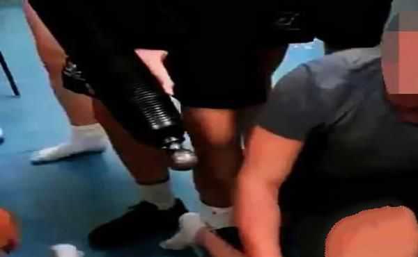 辣眼睛！英國士兵遭性侵：用迫擊炮塞進下體，現場視頻也曝光出來