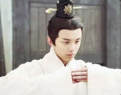 秦三世子?jì)肷硎乐i！他到底是秦始皇之弟、兒子、侄子還是孫子？