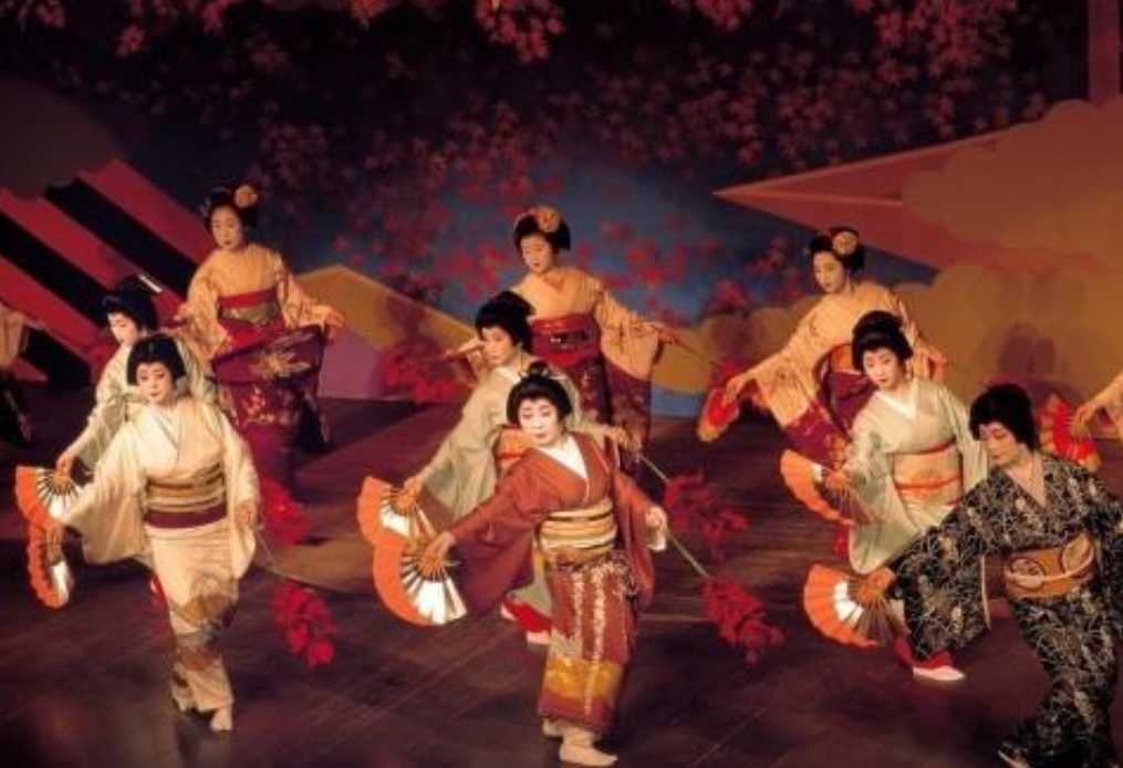 日本花魁地位有多高？想見面先過3關，28歲是法定退休年齡