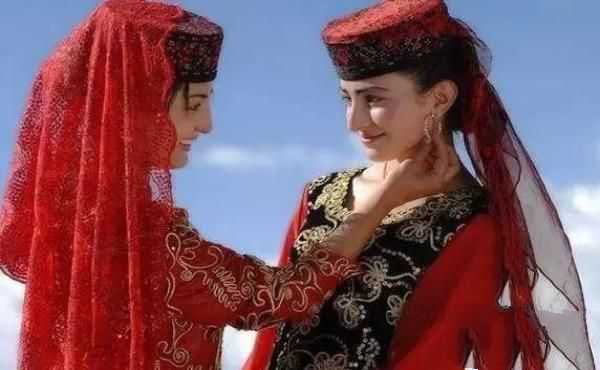 阿富汗也是一個美女之國，兼具東西方兩種美