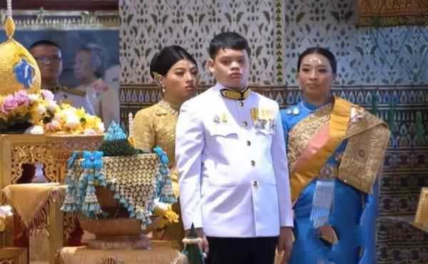 16歲提幫功即將選妃，拒絕迎娶育坤家族千金，跟泰王一樣愛平民