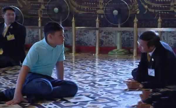 16歲提幫功即將選妃，拒絕迎娶育坤家族千金，跟泰王一樣愛平民