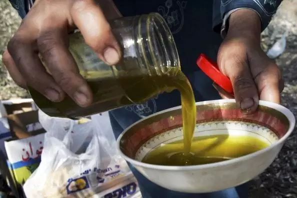 科學(xué)家把食用油變成比鋼鐵堅固兩百倍的材料!