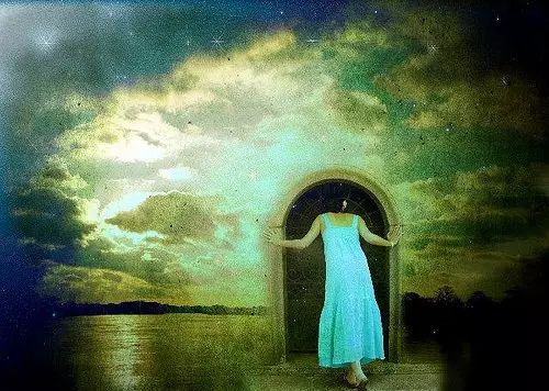 六種情緒表示你的靈魂正在接受召喚！這是如何答復及拒絕的方式...