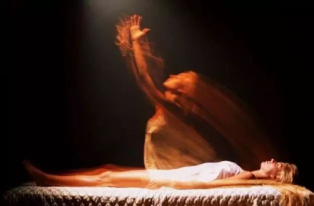 科學家拍攝到靈魂出竅!證明人真的有靈魂!