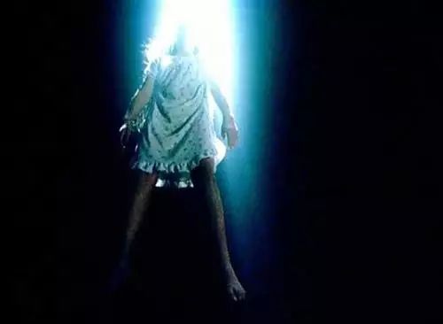 外星人偷我的卵子來創(chuàng)造混種兒!被外星人綁架的女人揭UFO奇遇