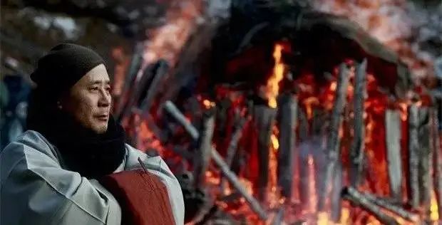 盤點(diǎn)全球10大奇葩葬禮，死后撥皮！