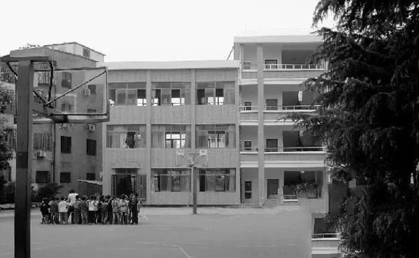 同學講故事:教學樓上的鬼影