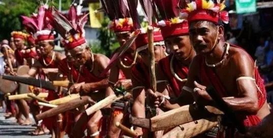 盤點(diǎn)全球10大奇葩葬禮，死后撥皮！