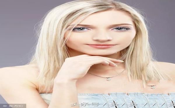 靈異故事:很多同學(xué)在教室里看到了白發(fā)掩面鬼