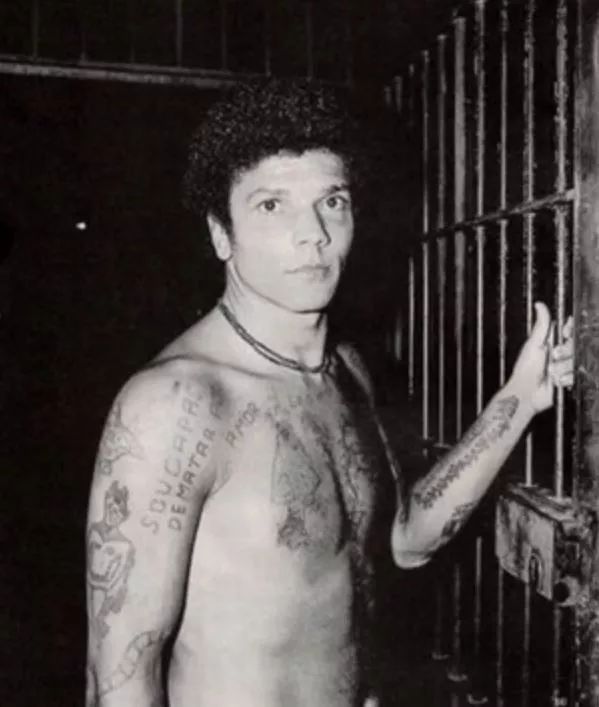 行走的“死亡筆記本”：惡男殺70人全是壞人，闖監(jiān)獄殺父吃心