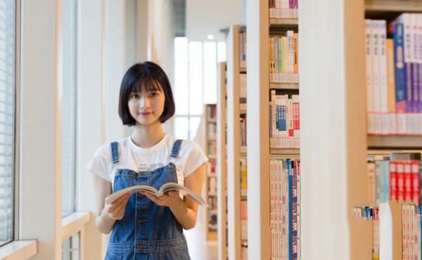 大學圖書館女管理員自殺事件