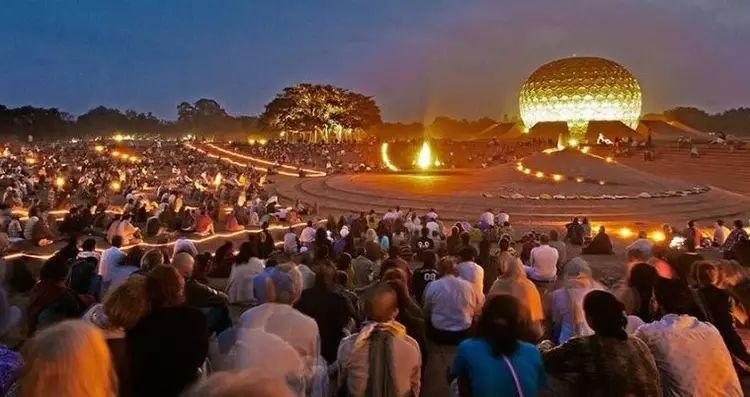 “曙光村”一個沒有政治、宗教、金錢的地方，只有和平相處！